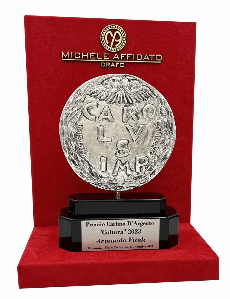 La scultura del Premio Carlino d'Argento